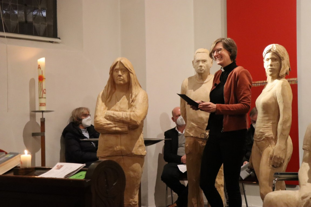 Skulpturen im Zwiegespräch mit Pfarrerin Eva Thelen, Andacht St. Johannis zum Kunstprojekt